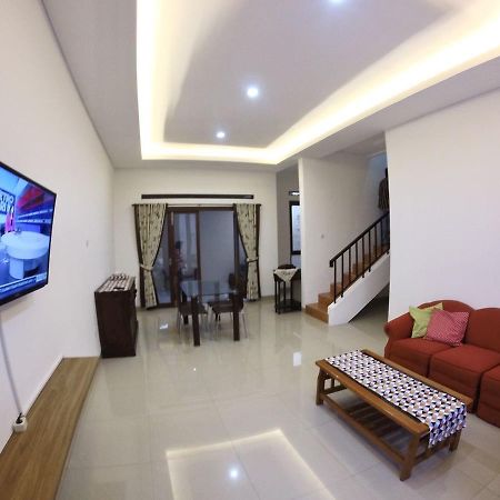 Padma Laguna Guesthouse Baturetno Ngoại thất bức ảnh