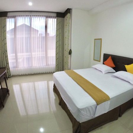 Padma Laguna Guesthouse Baturetno Ngoại thất bức ảnh