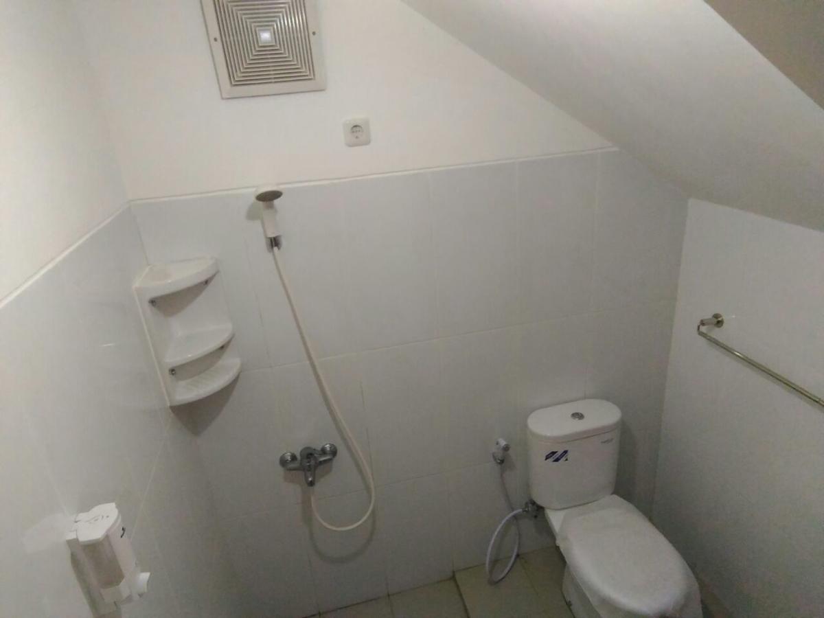 Padma Laguna Guesthouse Baturetno Ngoại thất bức ảnh