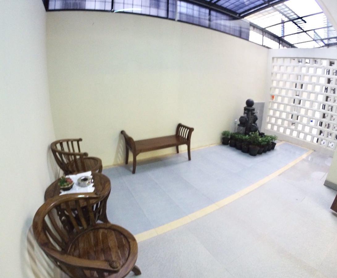 Padma Laguna Guesthouse Baturetno Ngoại thất bức ảnh